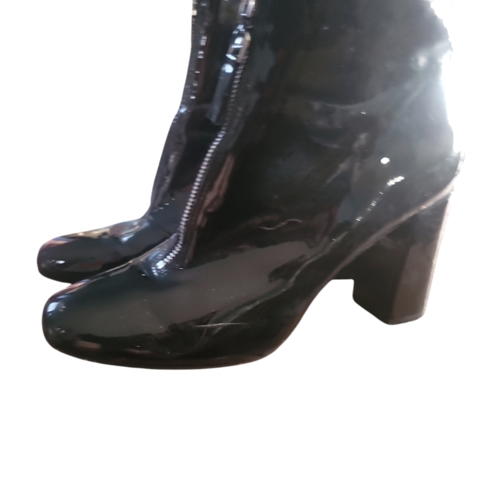 Tahari black patent leather Booties sz 10m - Picture 2 of 6